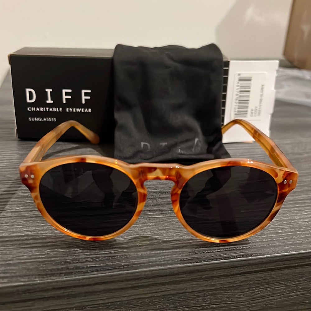 DIFF Eyeware Cody Round Sunglasses